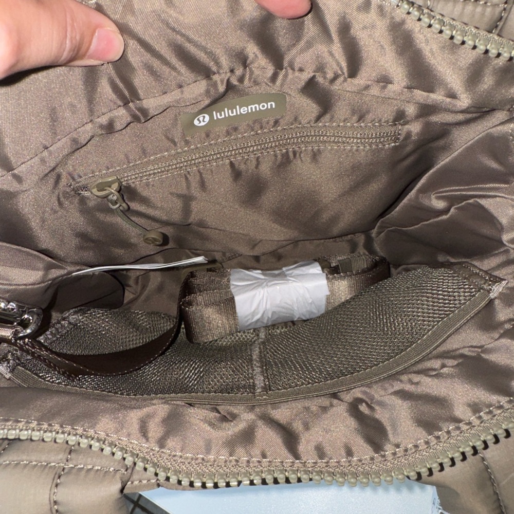 Lululemon Quilted Grid Tote Bag mini 5L in Fawn Brown - Picture 3 of 5